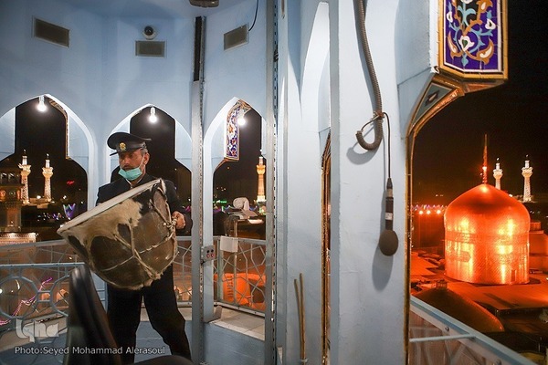 نقاره‌زنی سحرگاهی در حرم رضوی