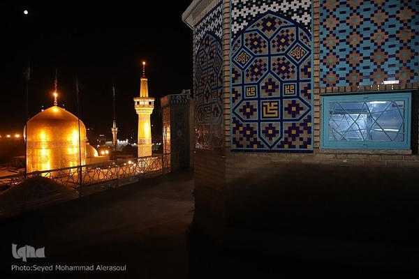 نقاره‌زنی سحرگاهی در حرم رضوی