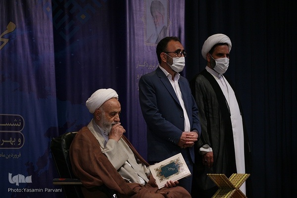 نشست صمیمی استاندار خراسان رضوی با نخبگان، فعالان و پیشکسوتان قرآنی