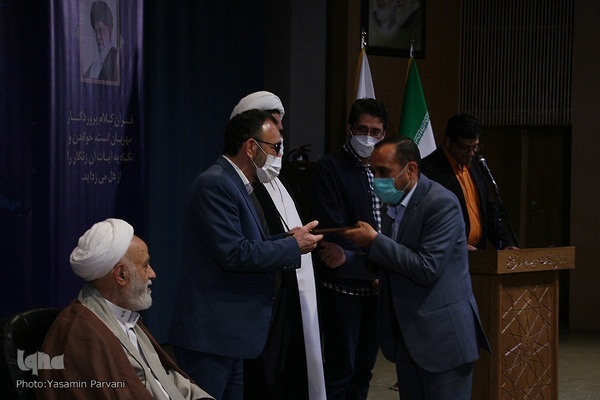 نشست صمیمی استاندار خراسان رضوی با نخبگان، فعالان و پیشکسوتان قرآنی
