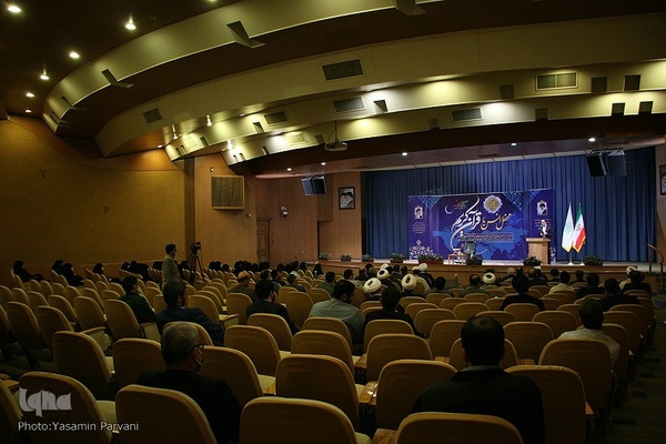 نشست صمیمی استاندار خراسان رضوی با نخبگان، فعالان و پیشکسوتان قرآنی