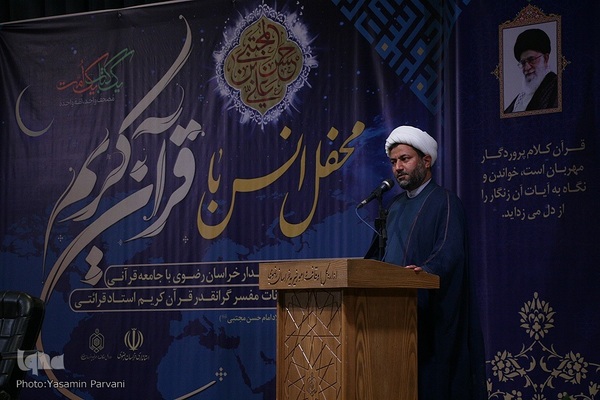 نشست صمیمی استاندار خراسان رضوی با نخبگان، فعالان و پیشکسوتان قرآنی