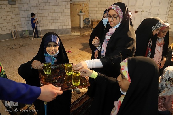 سفره افطار مؤسسه قرآنی«ریحانة‌الحسین» اهواز