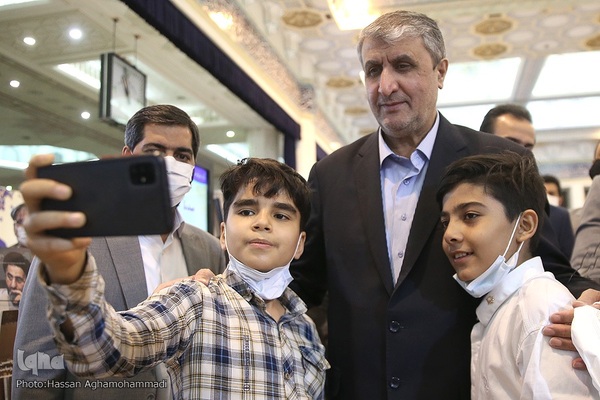 بازدید محمد اسلامی، رئیس سازمان انرژی اتمی از بیست و نهمین نمایشگاه بین‌المللی قرآن کریم 