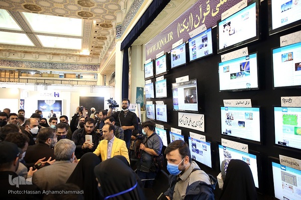 بازدید محمدمهدی اسماعیلی، وزیر فرهنگ و ارشاد اسلامی از غرفه ایکنا در بیست و نهمین نمایشگاه بین المللی قرآن کریم