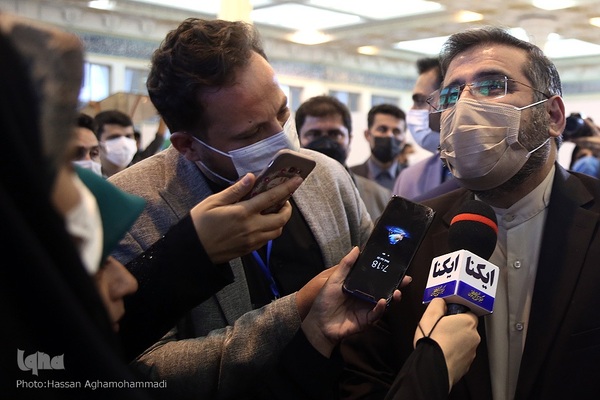 بازدید محمدمهدی اسماعیلی، وزیر فرهنگ و ارشاد اسلامی از غرفه ایکنا در بیست و نهمین نمایشگاه بین المللی قرآن کریم