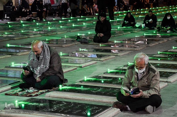 مراسم پرفیض شب ۱۹رمضان، در گلزار شهدای وادی رحمت