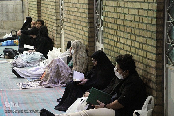 قرار بندگی؛ احیای شب نوزدهم رمضان در  مسجد حظیره یزد