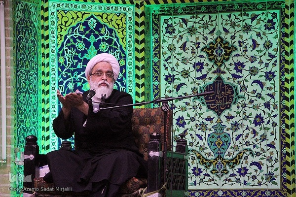 قرار بندگی؛ احیای شب نوزدهم رمضان در  مسجد حظیره یزد