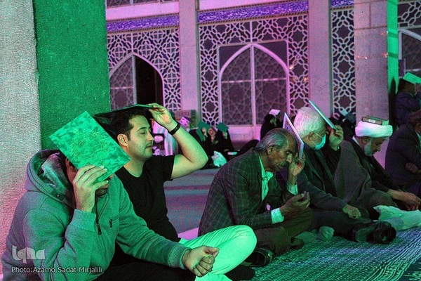 قرار بندگی؛ احیای شب نوزدهم رمضان در  مسجد حظیره یزد