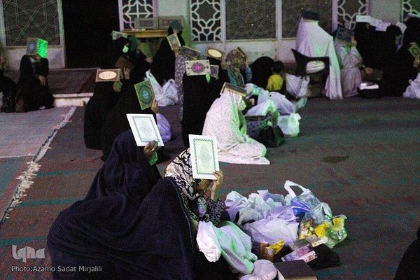 قرار بندگی؛ احیای شب نوزدهم رمضان در  مسجد حظیره یزد