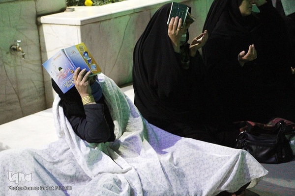 قرار بندگی؛ احیای شب نوزدهم رمضان در  مسجد حظیره یزد