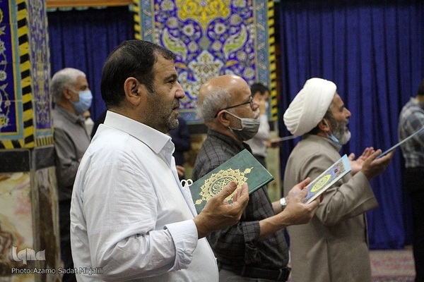 قرار بندگی؛ احیای شب نوزدهم رمضان در  مسجد حظیره یزد