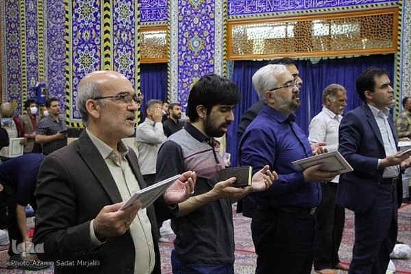 قرار بندگی؛ احیای شب نوزدهم رمضان در  مسجد حظیره یزد