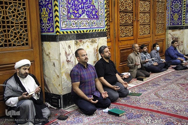 قرار بندگی؛ احیای شب نوزدهم رمضان در  مسجد حظیره یزد