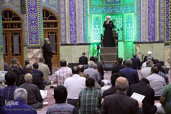 قرار بندگی؛ احیای شب نوزدهم رمضان در  مسجد حظیره یزد