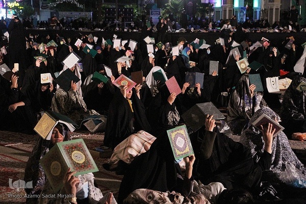  مراسم احیای شب نوزدهم ماه مبارک رمضان در آستان مطهر امامزاده سید جعفر محمد(ع) یزد 