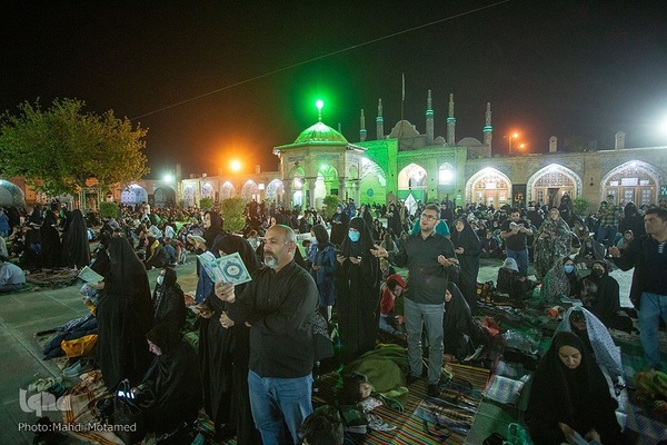 مراسم احیای شب نوزدهم ماه مبارک رمضان در آستان مقدس امامزاده حسین(ع) قزوین 
