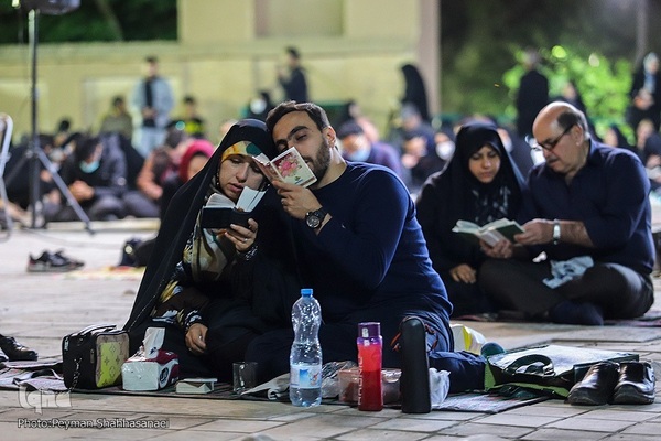 مراسم احیای شب نوزدهم ماه مبارک رمضان در تکایای تخت فولاد اصفهان