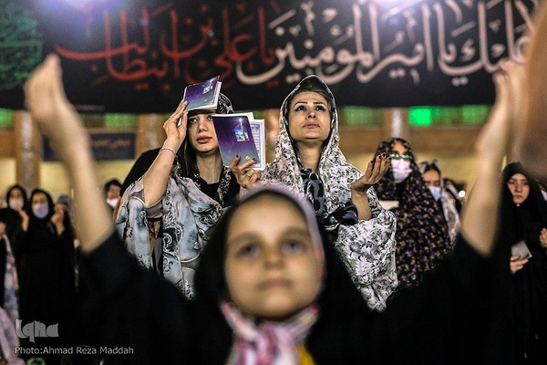 مراسم احیای شب نوزدهم ماه مبارک رمضان در حرم مطهر حضرت شاهچراغ(ع) در شیراز