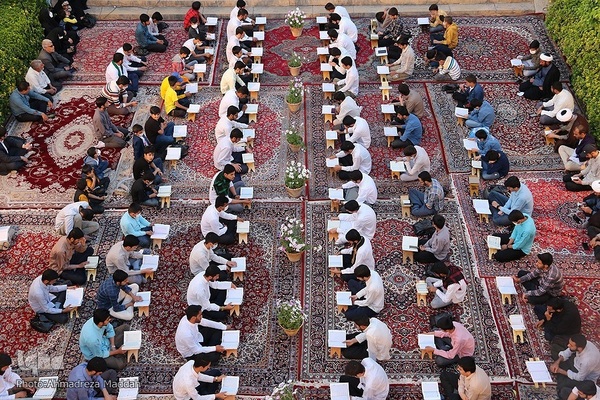 گردهمایی ۶۰۰ حافظ قرآن در آرامگاه حافظ‎‎