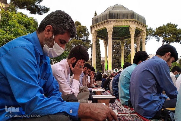 گردهمایی ۶۰۰ حافظ قرآن در آرامگاه حافظ‎‎