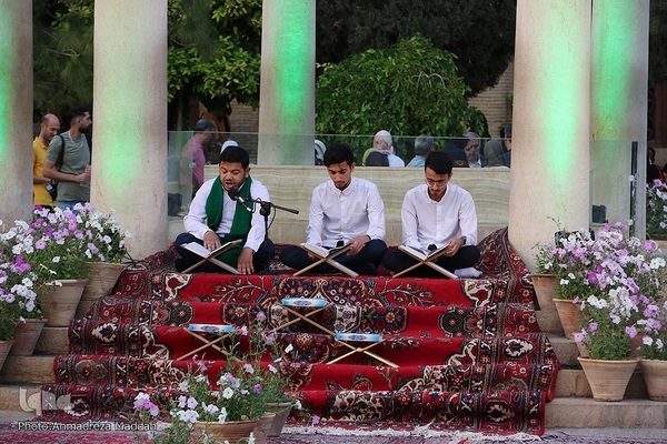 گردهمایی ۶۰۰ حافظ قرآن در آرامگاه حافظ‎‎