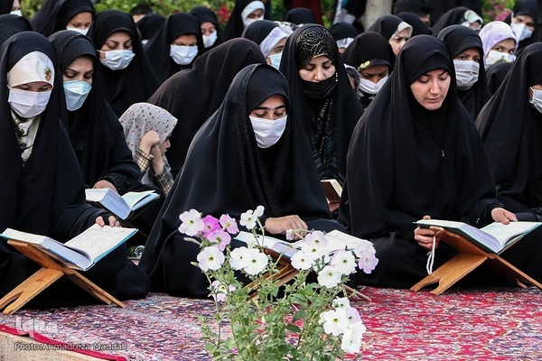 گردهمایی ۶۰۰ حافظ قرآن در آرامگاه حافظ‎‎