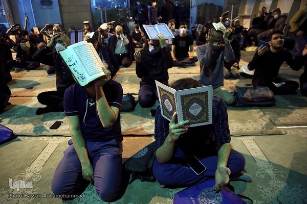مراسم پرفیض احیای شب بیست و یکم ماه مبارک رمضان در مسجد دانشگاه تهران