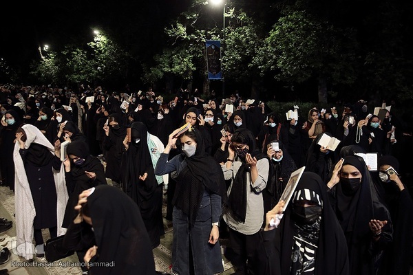 مراسم پرفیض احیای شب بیست و یکم ماه مبارک رمضان در مسجد دانشگاه تهران