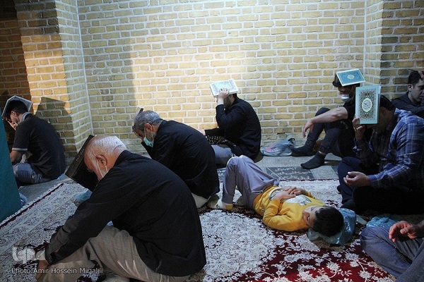قرار بندگی؛ احیای شب ۲۱ رمضان در امامزاده جعفر (ع) یزد