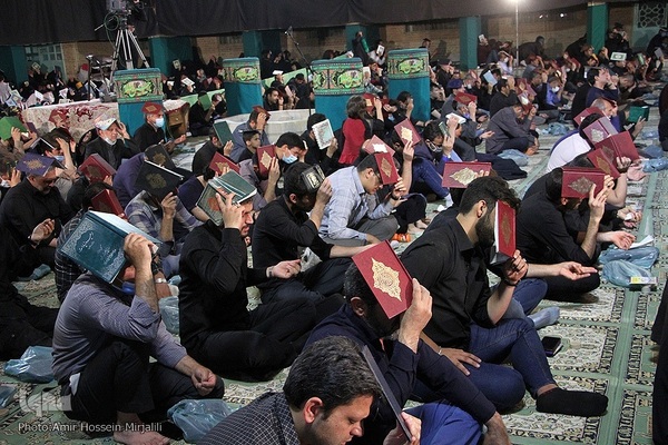 قرار بندگی؛ احیای شب ۲۱ رمضان در امامزاده جعفر (ع) یزد