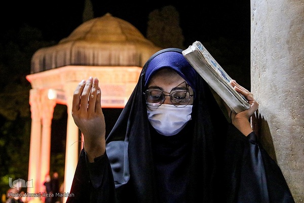 قرار بندگی؛ احیای شب ۲۱ رمضان در جوار آرامگاه حافظ