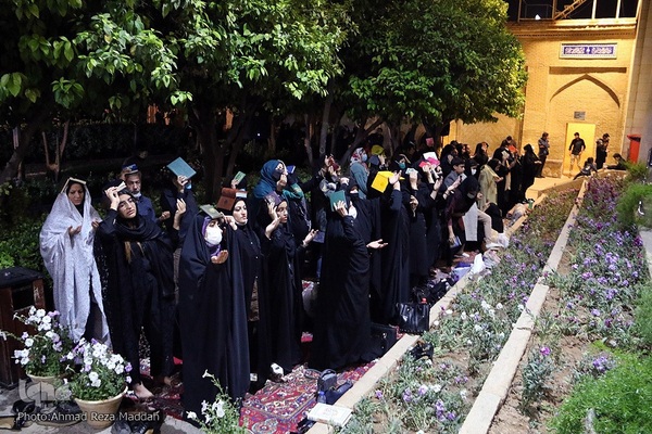 قرار بندگی؛ احیای شب ۲۱ رمضان در جوار آرامگاه حافظ