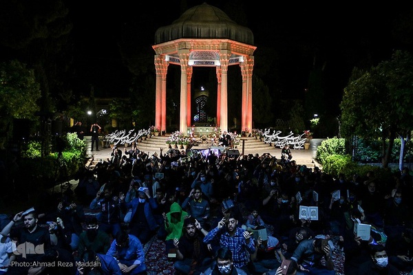 قرار بندگی؛ احیای شب ۲۱ رمضان در جوار آرامگاه حافظ