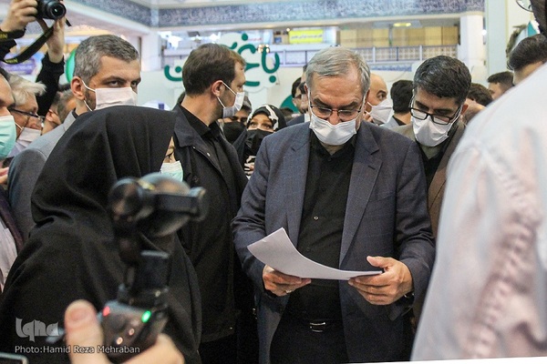 بازدید بهرام عین اللهی، وزیر بهداشت، درمان و آموزش پزشکی از نمایشگاه بین المللی قرآن کریم