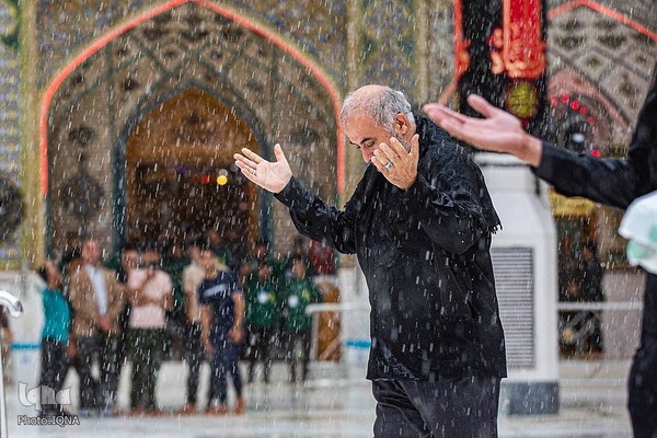 برکت باران در ماه مبارک رمضان در حرم حضرت علی(ع)
