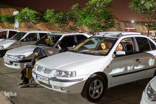 مراسم احیای شب بیست و سوم ماه مبارک رمضان، به صورت خودرویی در پارک کوهستانی دراک شیراز