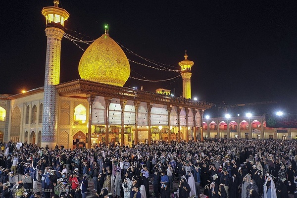 مراسم احیای شب قدر بیست و سوم ماه رمضان درحرم مطهر حضرت احمدبن موسی، شاهچراغ (ع) در شیراز 