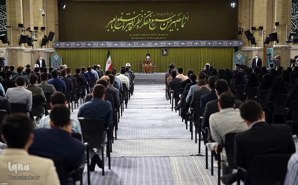 دیدار جمعی از دانشجویان با رهبر انقلاب