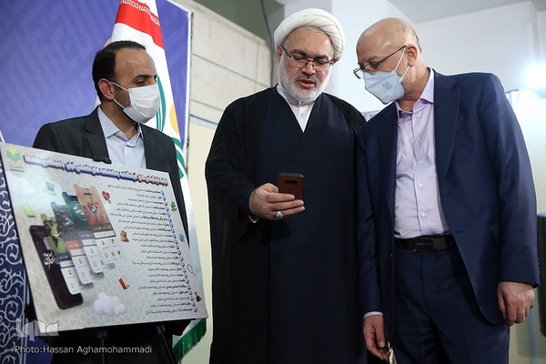 مراسم رونمایی از جدیدترین نرم افزارهای موبایلی پژوهشگاه علوم و فرهنگ اسلامی در نمایشگاه قرآن