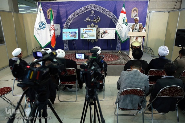 مراسم رونمایی از جدیدترین نرم افزارهای موبایلی پژوهشگاه علوم و فرهنگ اسلامی در نمایشگاه قرآن