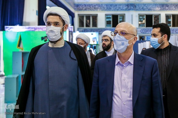 بازدید وزیر علوم از نمایشگاه قرآن