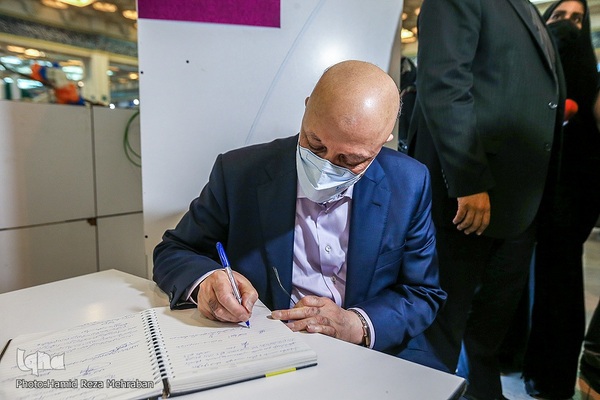 بازدید وزیر علوم از نمایشگاه قرآن