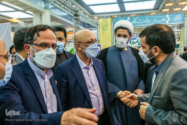 بازدید وزیر علوم از نمایشگاه قرآن