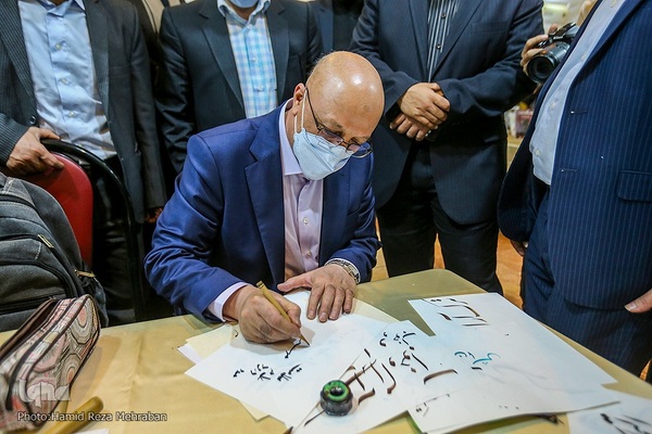 بازدید وزیر علوم از نمایشگاه قرآن