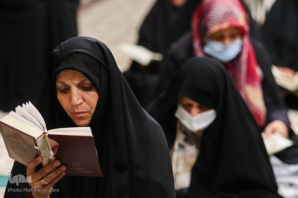 مراسم جزء خوانی قرآن کریم باحضور بانوان مجاور و زائر امام رئوف در دارالقرآن حرم مطهر امام رضا(ع)