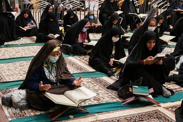 مراسم جزء خوانی قرآن کریم باحضور بانوان مجاور و زائر امام رئوف در دارالقرآن حرم مطهر امام رضا(ع)