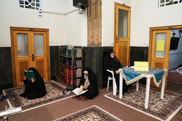 مراسم جزء خوانی قرآن کریم باحضور بانوان مجاور و زائر امام رئوف در دارالقرآن حرم مطهر امام رضا(ع)