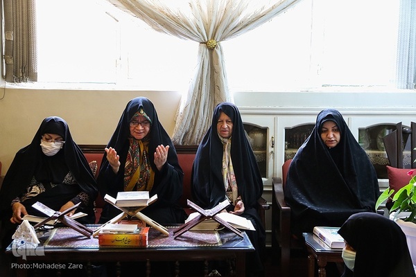 افطاری ساده در جلسات قرآن خانگی مشهد مقدس